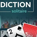 Kártyalapok és a ADDICTION solitaire felirat színes háttéren