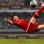 Egy vörös mezbe öltözött futballista ollózva rúgja a labdát a stadionban
