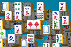 Mahjong csempék különböző mintákkal és kínai karakterekkel egy kék háttér előtt