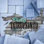 Piros munkáskesztyűk, gumikalapács és kockakövek egy téglamintás háttér előtt, Daily Tairupeinto felirattal