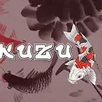 Két koi ponty úszik áramló vízben, a háttérben sötét árnyékokkal és a Daily Kakuzu felirattal
