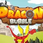 Piros sárkány repül a zöld mező felett, háttérben várak és a fenti Dragon Bubble felirat látható