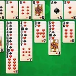 Élvezd a klasszikus FreeCell Solitaire stílusos változatát!
