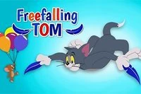 Geronimo! Tom zuhan a föld felé magasból