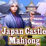 Fehér hajú nő kimonóban áll egy japán kastély előtt, körülötte cseresznyefák virágoznak