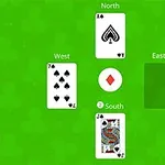 Zöld háttér előtt négy kártyalap van elrendezve a négy égtáj szerinti irányjelzővel, középen piros rombusz alakú jel