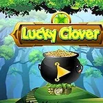 Egy erdőben fekete üst, tele aranyérmékkel, alatta egy játékgombbal, és fölötte a Lucky Clover felirat látható