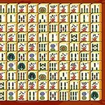 Egy fából készült keretben számos, mintás mahjong csempe van sakktáblaszerű elrendezésben