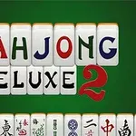 Zöld háttéren Mahjong Deluxe 2 felirat dominál nagy betűkkel, alatta különböző mintázatú mahjong csempék sorakoznak