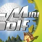 Egy nagy méretű golflabda háttér előtt a Mini Golf felirat ezüst színnel, fa és ház illusztrációkkal körülvéve