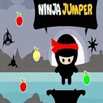 Egy fekete ruhás, piros fejpántos rajzfilmszerű ninja figura ugrik egy platformon, körülötte színes gyümölcsökkel és dobócsillagokkal