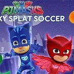 Három szuperhős jelmezbe öltözött gyermek színes háttér előtt, Sticky Splat Soccer felirattal, város sziluettjeivel a háttérben