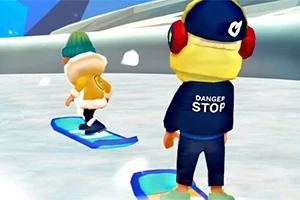 Két figura snowboardozik egy havas pályán, egyikük fehér kabátot és zöld sapkát, a másik kék ruhát, piros fülvédőt visel, a háttér pedig havas tájat ábrázol