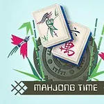 Két mahjong-kő stilizált virágokkal és zöld levelekkel, háttérben díszes körmintával, alul MAHJONG TIME felirattal