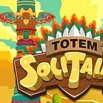 Színes totemoszlop a háttérben, előtérben Totem Solitaire felirat sárga betűkkel